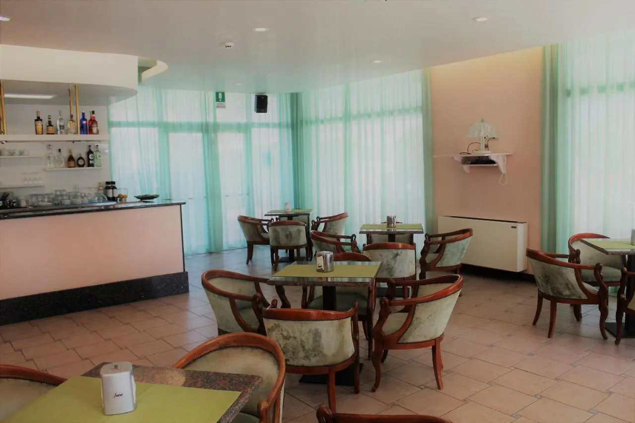 Hotel Palme Park & Beach Included ليدو دي يسولو