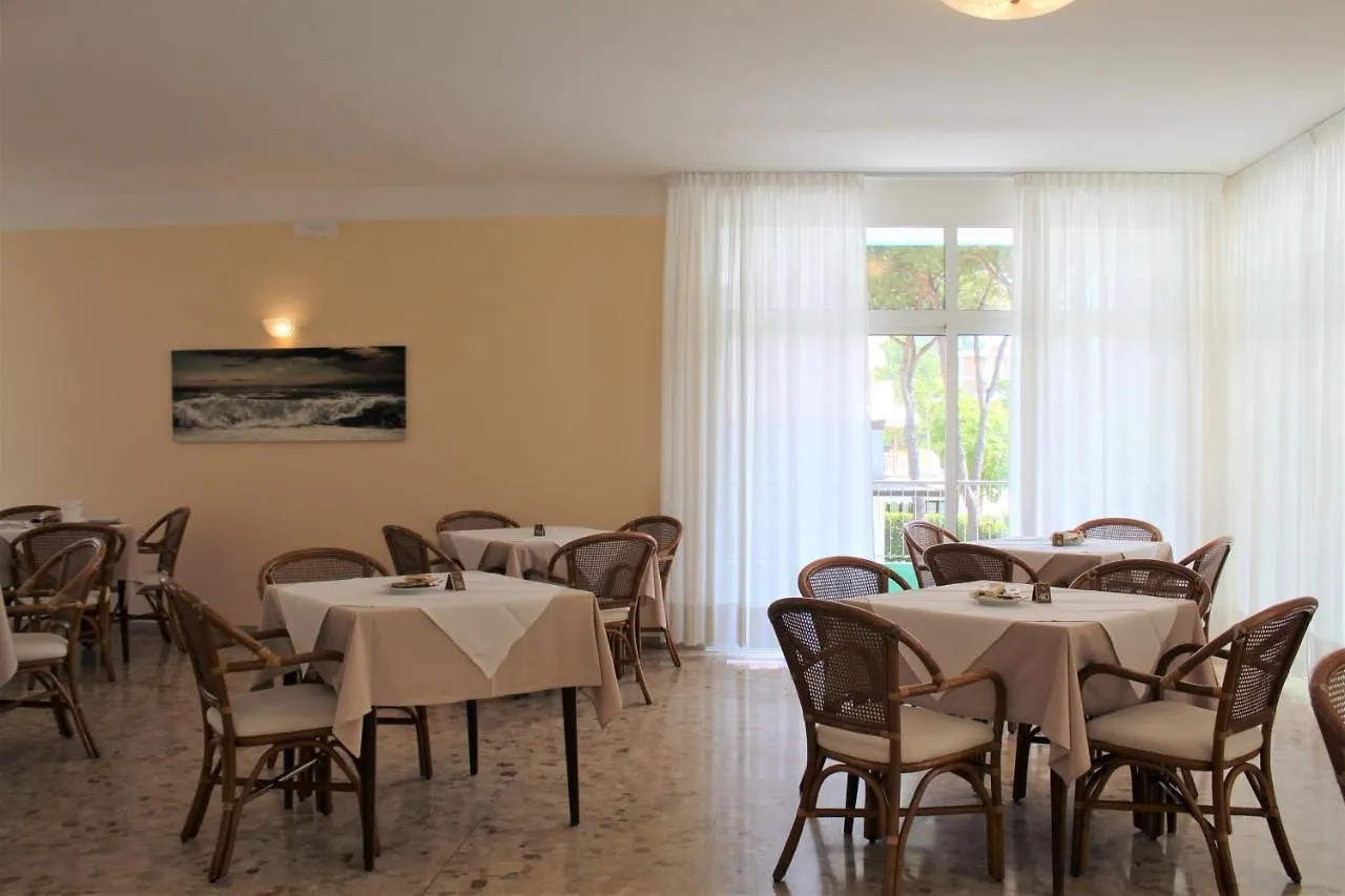 Hotel Palme Park & Beach Included ليدو دي يسولو 3*,  إيطاليا