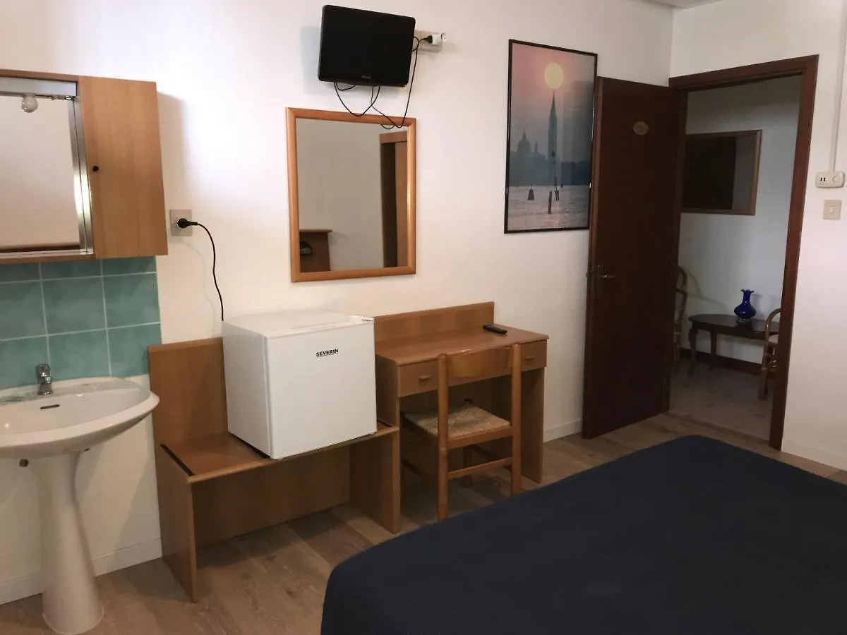 ***  Hotel Palme Park & Beach Included ليدو دي يسولو إيطاليا